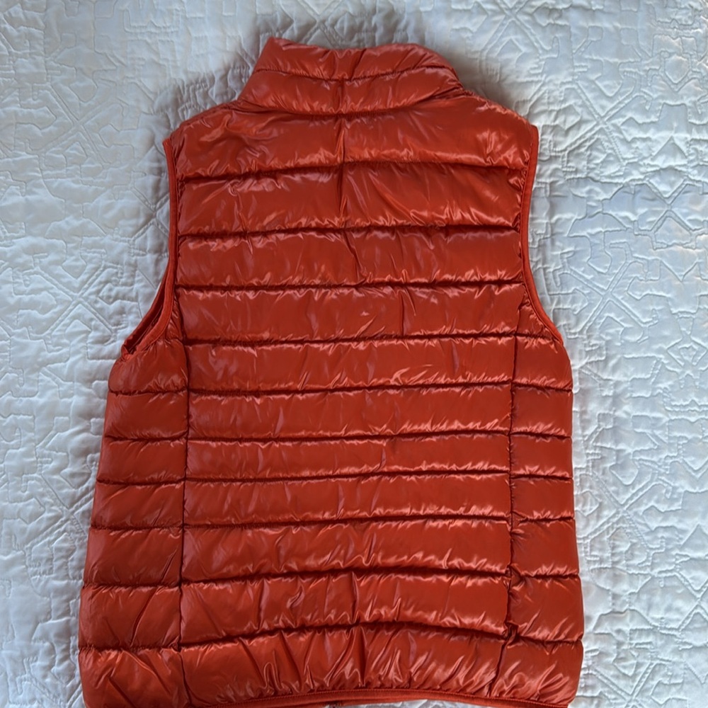 Uniqlo Light weight Vest - Picture 4 of 4
